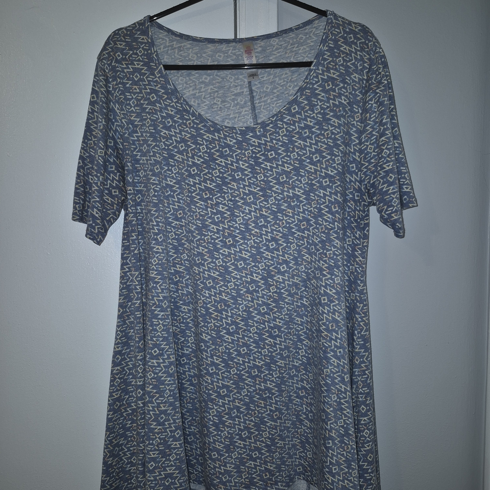 LuLaRoe Blue Geometric Short Sleeve Top